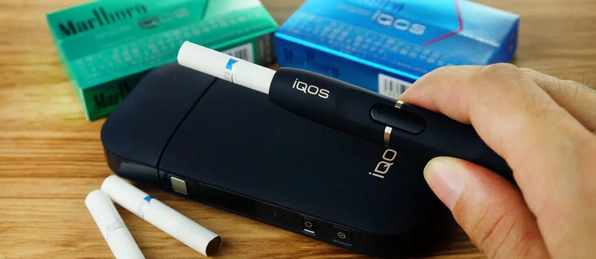 Fumer la cigarette électronique IQOS