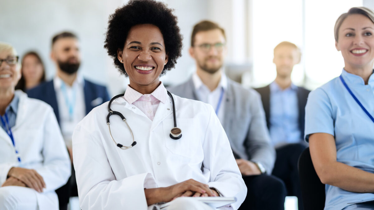 Comment booster sa carrière grâce à une formation santé ?