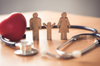 Mutuelle santé : pourquoi 5 % des Français restent sans couverture malgré les aides existantes